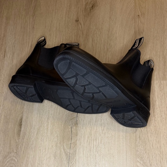 Brand new without box Chelsea blundstone boots - Picture 2 of 6